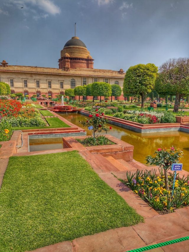Book Your Visit to Mughal Garden Here for Free!